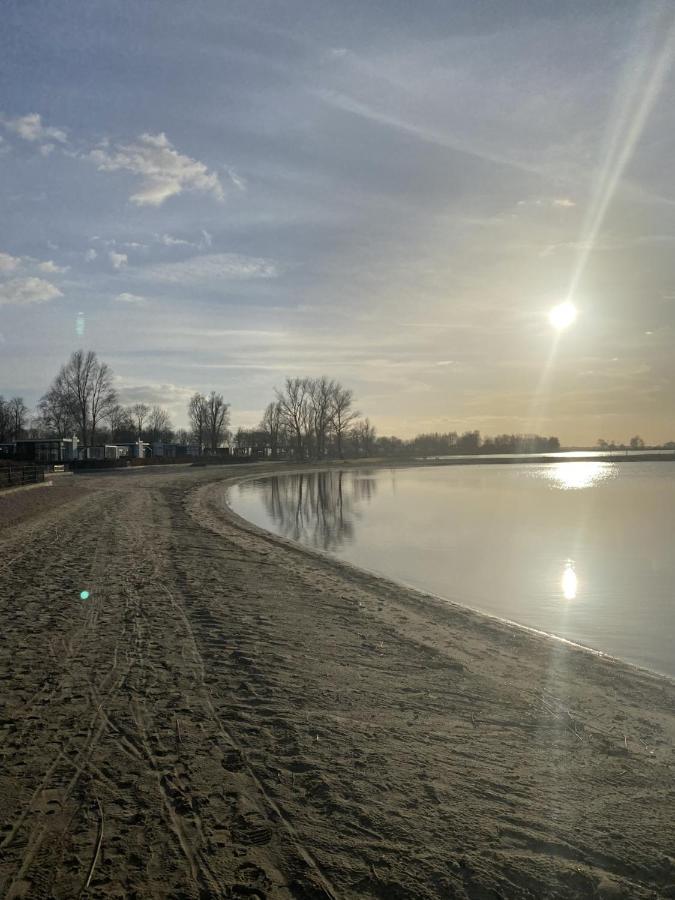 Luxe En Gezellig Chalet Aan Veluwemeer 4 Pers Hulshorst Eksteriør billede