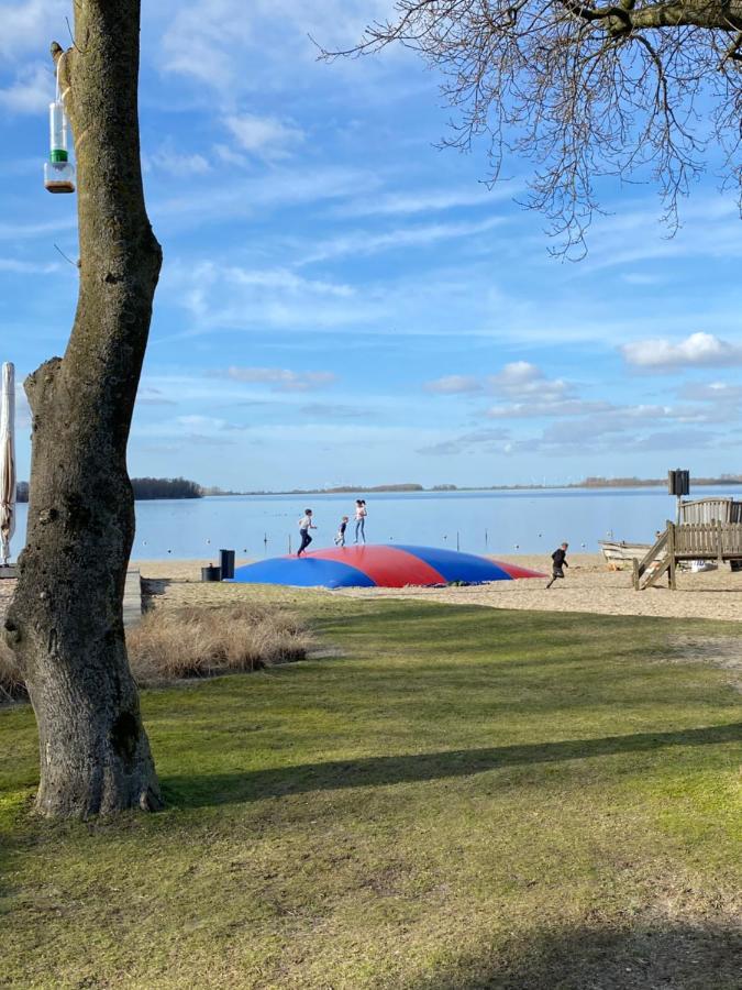 Luxe En Gezellig Chalet Aan Veluwemeer 4 Pers Hulshorst Eksteriør billede