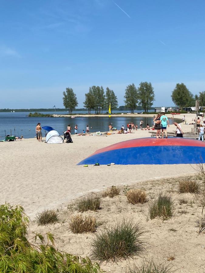 Luxe En Gezellig Chalet Aan Veluwemeer 4 Pers Hulshorst Eksteriør billede